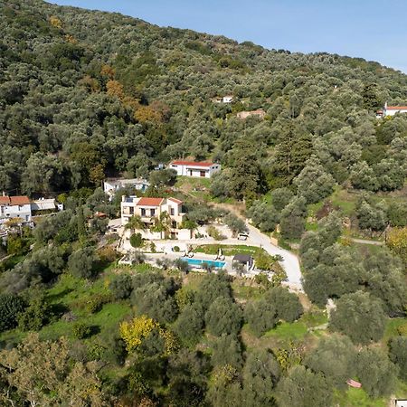Serenity River Villa Palaiochora Bagian luar foto