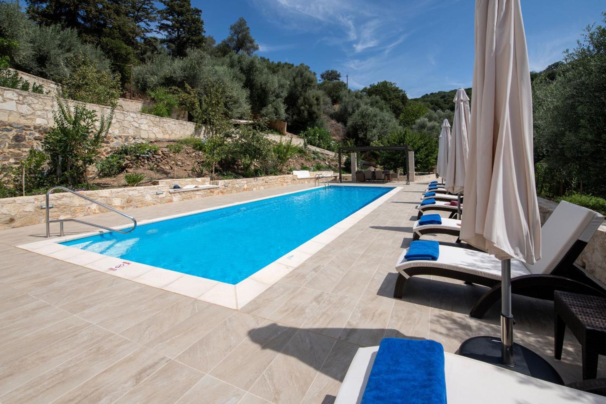 Serenity River Villa Palaiochora Bagian luar foto