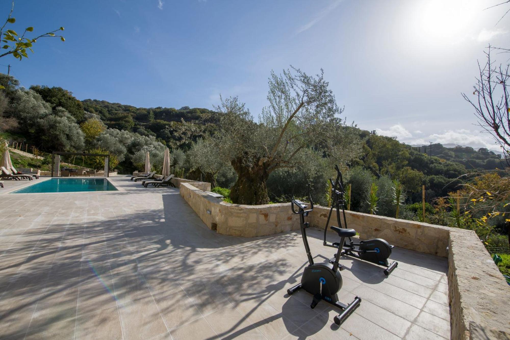 Serenity River Villa Palaiochora Bagian luar foto