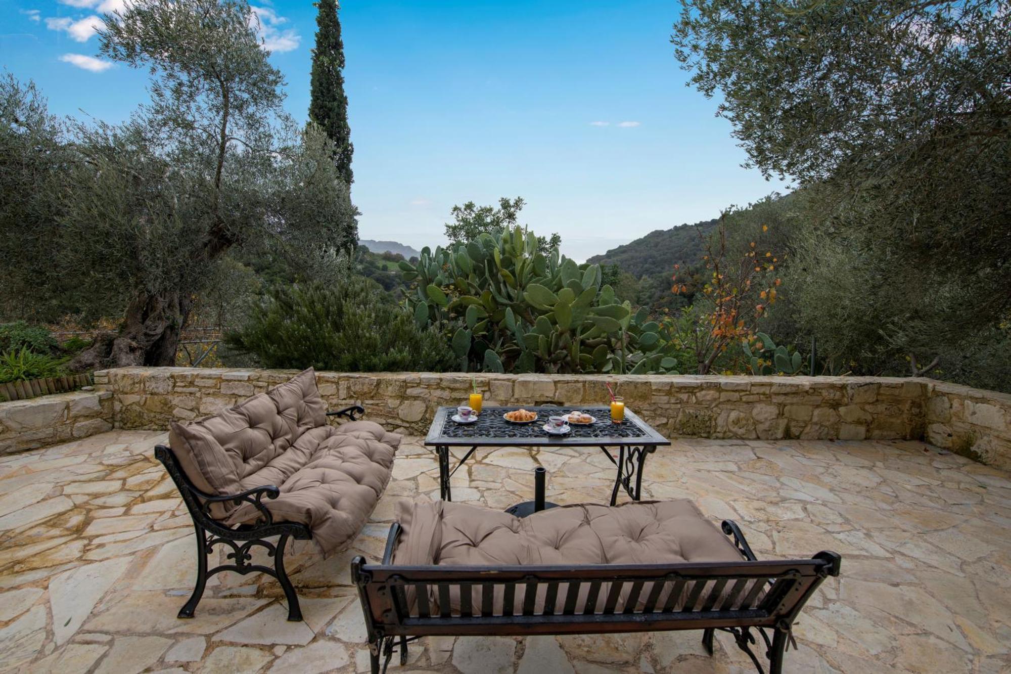 Serenity River Villa Palaiochora Bagian luar foto