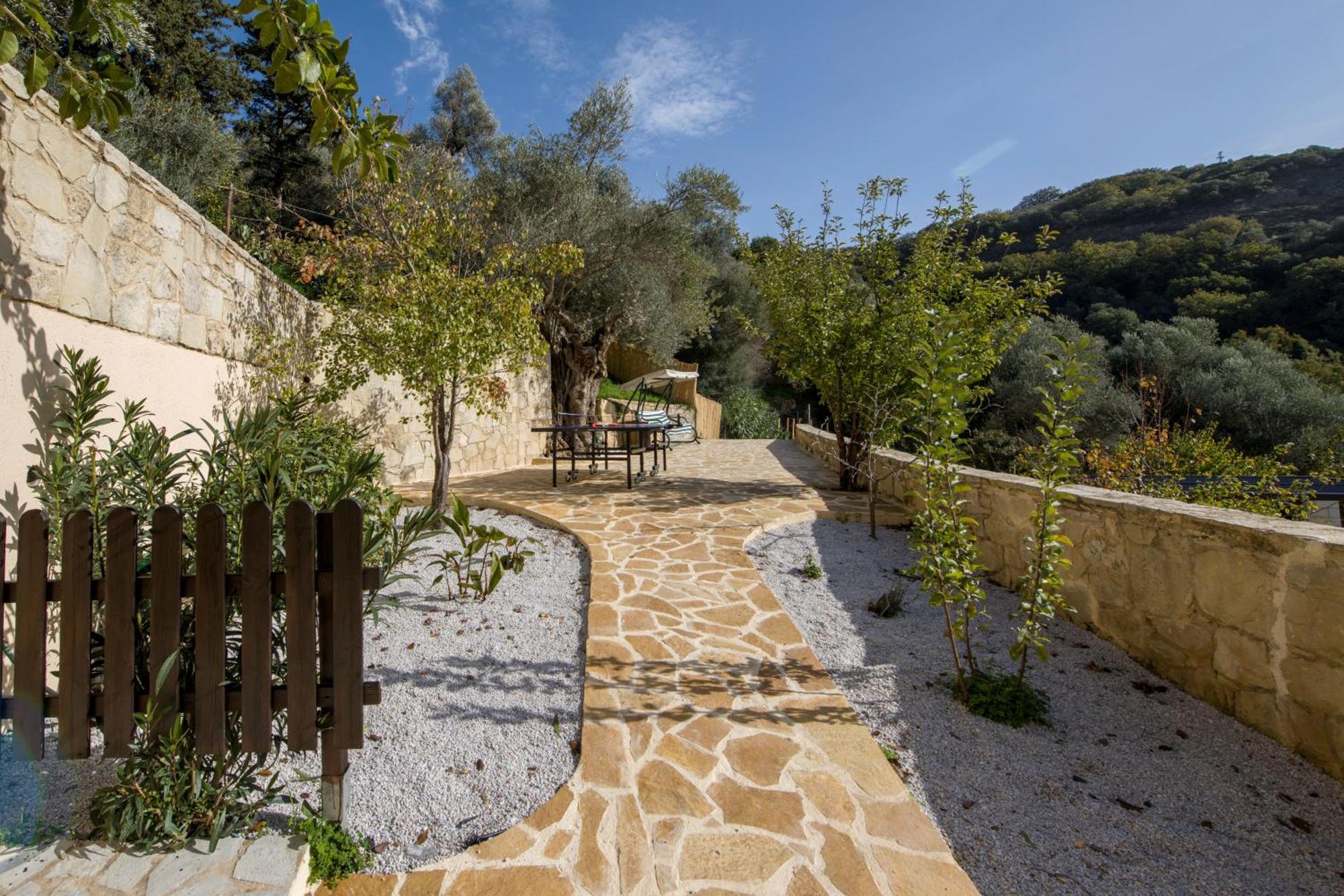 Serenity River Villa Palaiochora Bagian luar foto