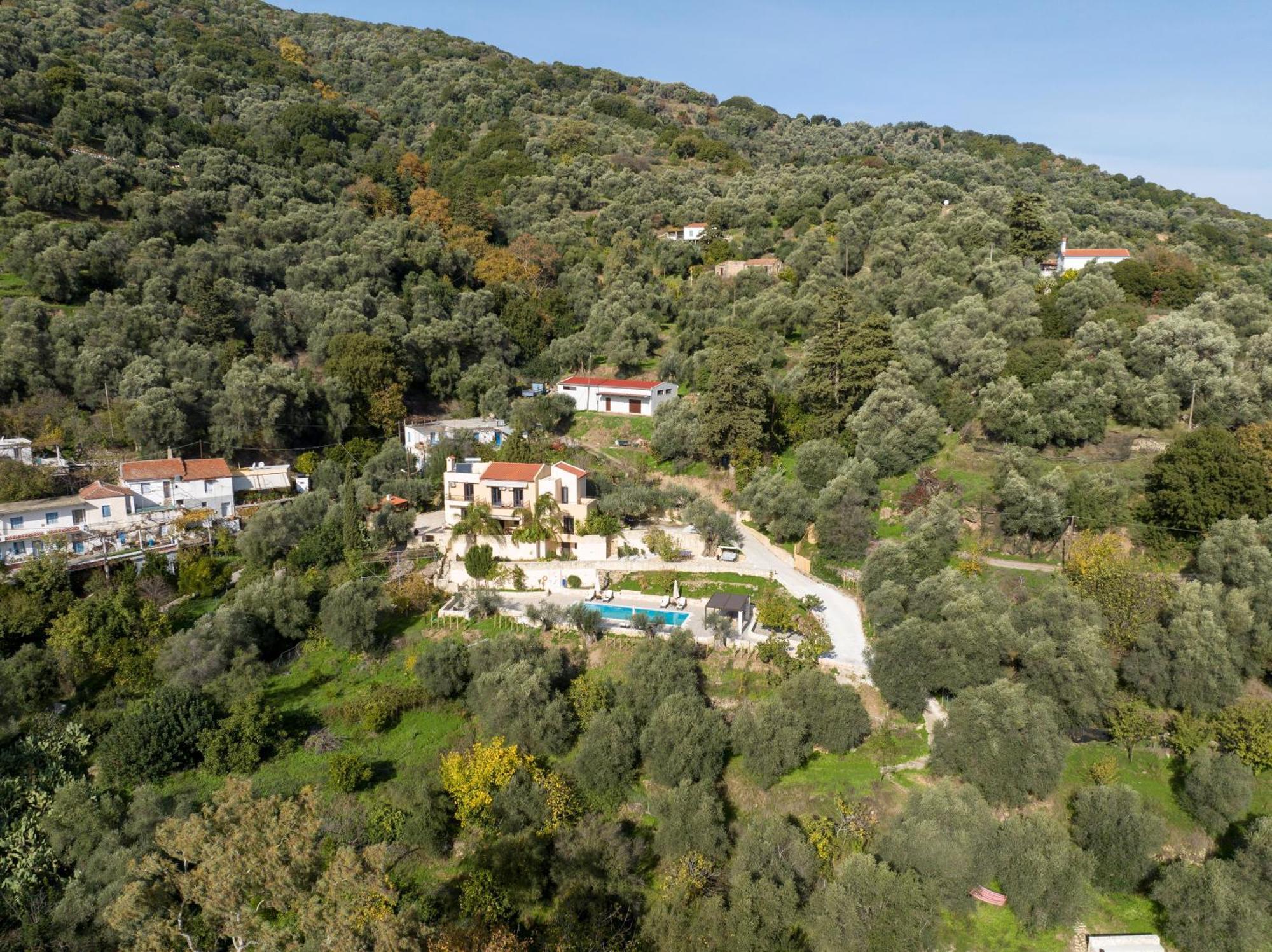 Serenity River Villa Palaiochora Bagian luar foto